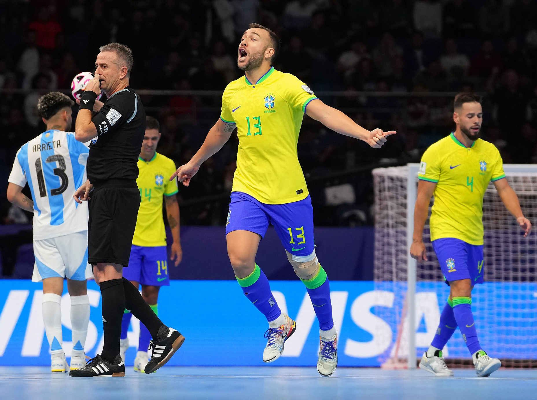 足球比赛男子项目巴西队再添一金 足球比赛男子项目巴西队再添一金