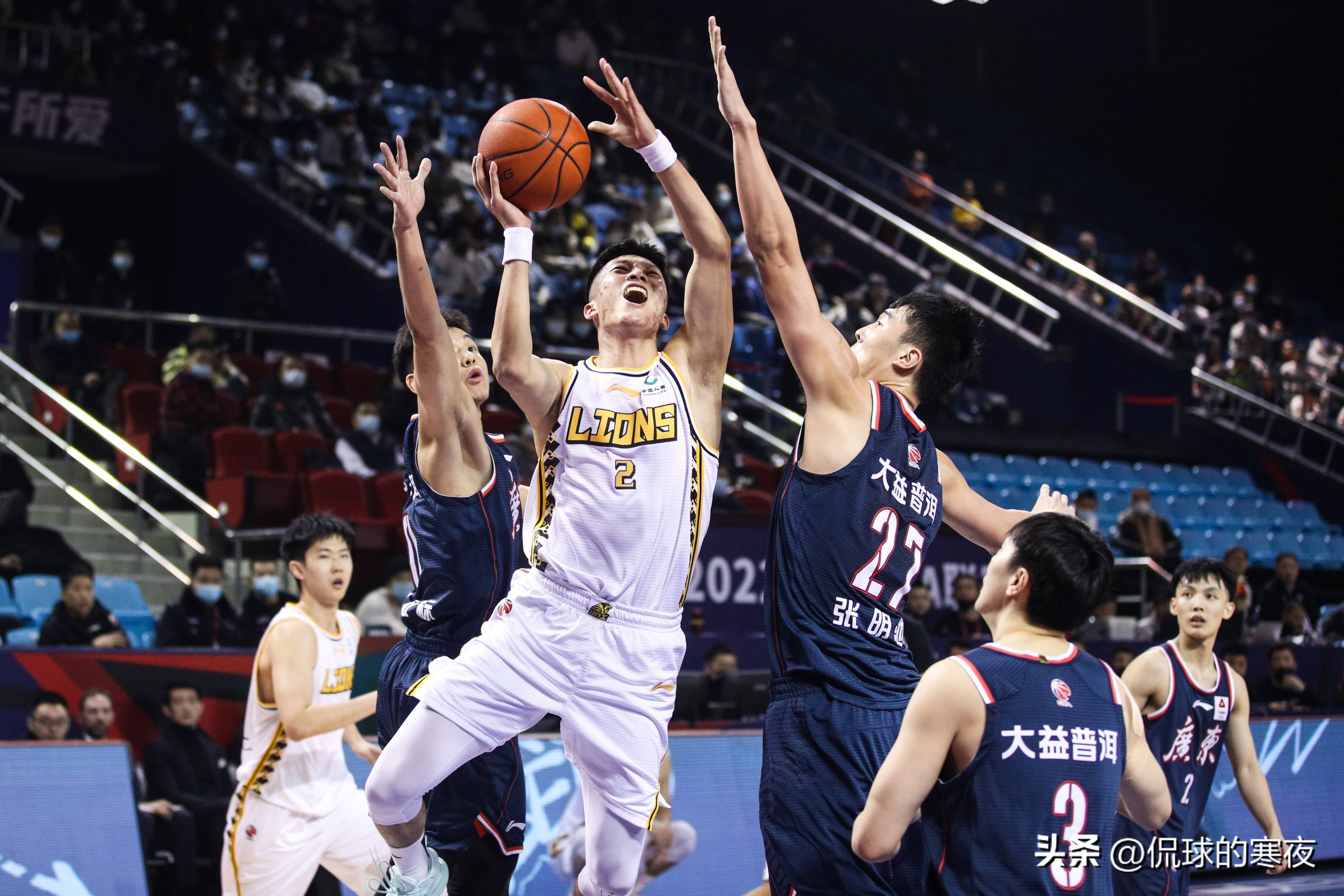 爱游戏大厅-广东男篮再胜浙江队，积分领先扩大的简单介绍