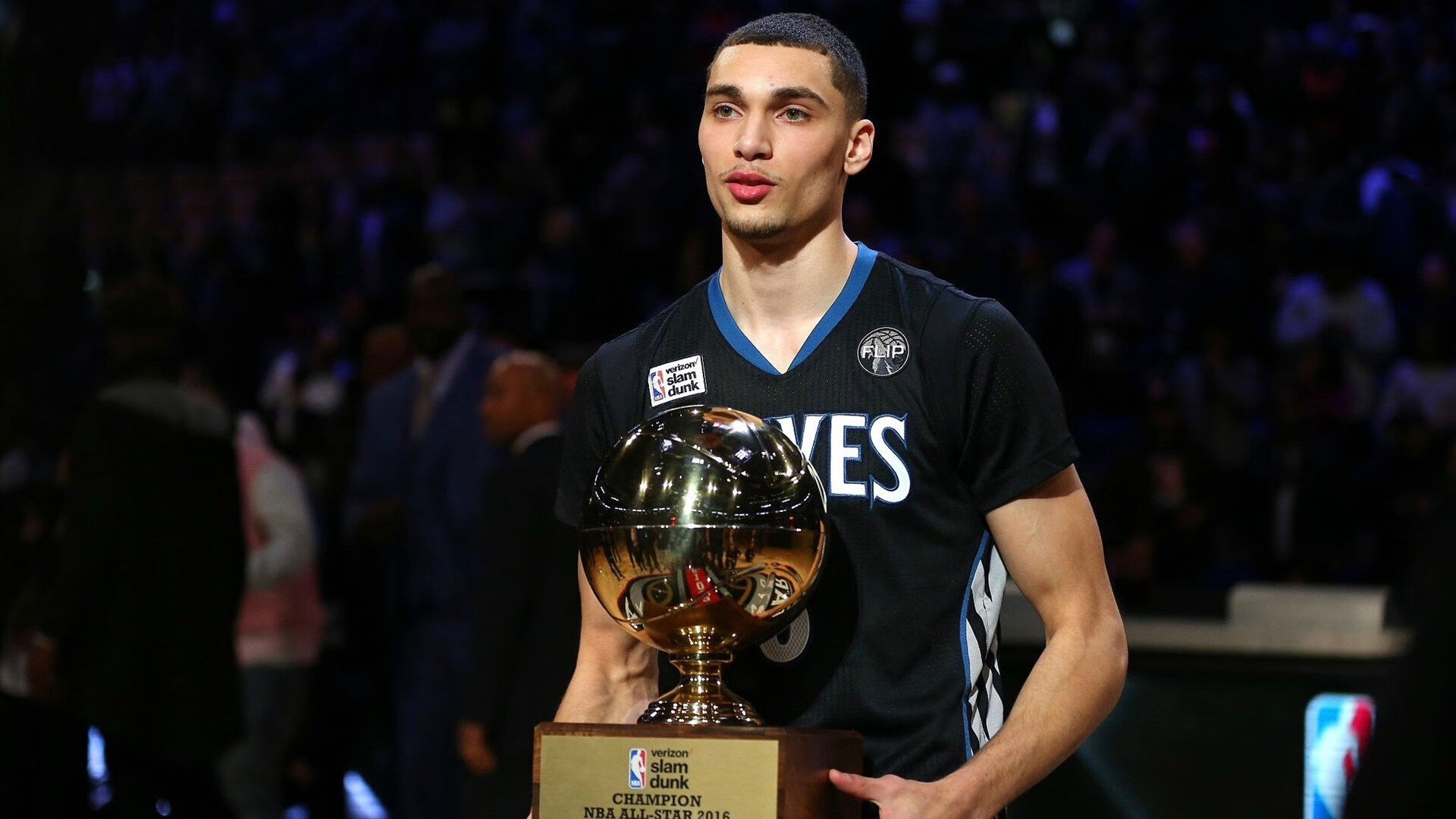 伦纳德化身屠龙者，完美发挥引领快船击溃湖人，洛城德比见证巨星统治力