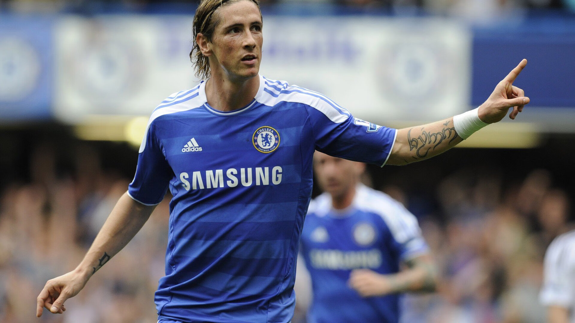 赛道上的土耳其强压，阿尔瓦雷斯在F1新赛季揭幕战接管比赛