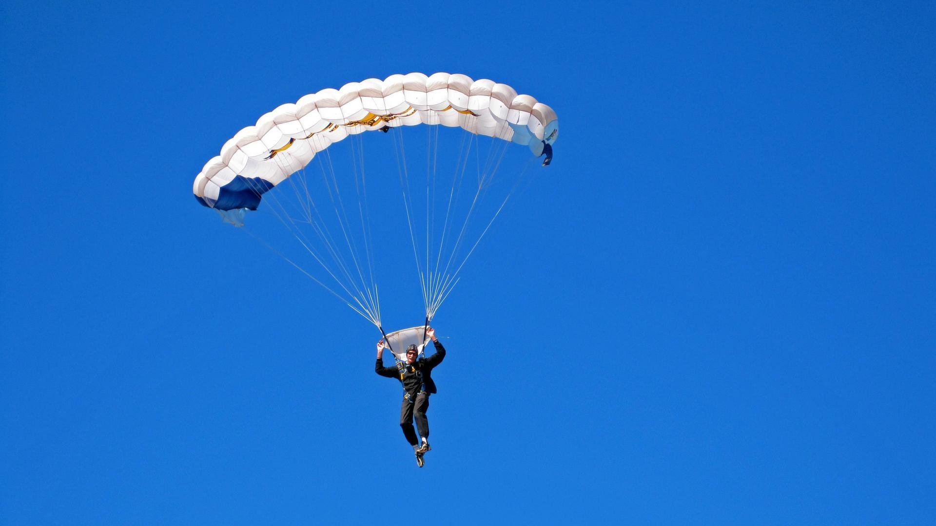 东决关键战之夜，保罗成为全场焦点